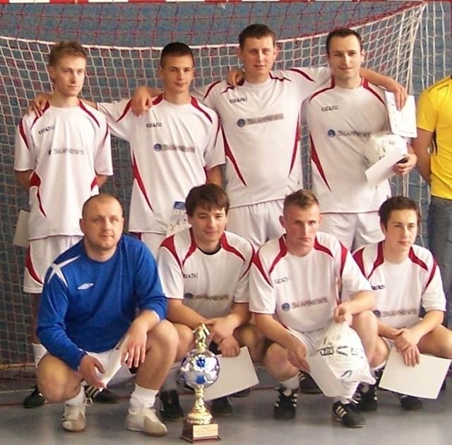 Drużyna Skarnews.pl została mistrzem pierwszej edycji Skarżyskiej Ligi Futsalu. 
