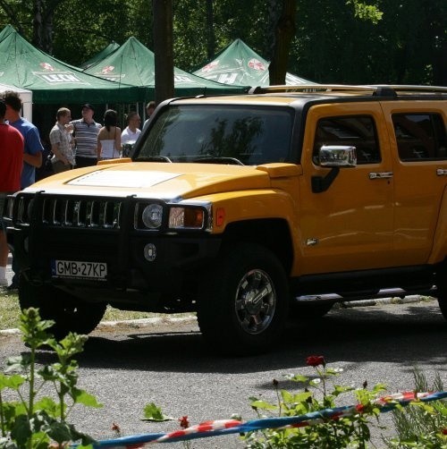 Strongmeni przyjechali tym samochodem.