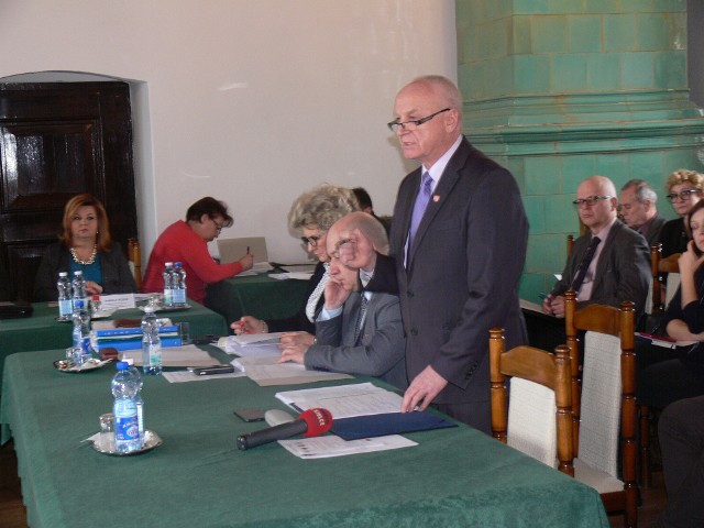 O pobycie w Warszawie i złożeniu podpisów z petycją w Kancelarii Premiera Morawieckiego burmistrz Sandomierza mówił na sesji Rady Miasta w środę, 28 lutego.