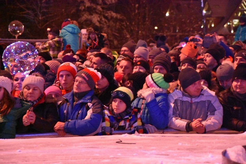 Sylwester 2018 w Zakopanem. Tak na Równi bawiła się publiczność oraz VIPy (w tym marszałek sejmu)