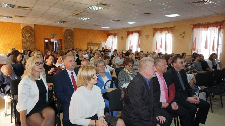 Nauczyciele świętowali w Radoszycach. Zobacz, kto został nagrodzony [ZDJĘCIA]
