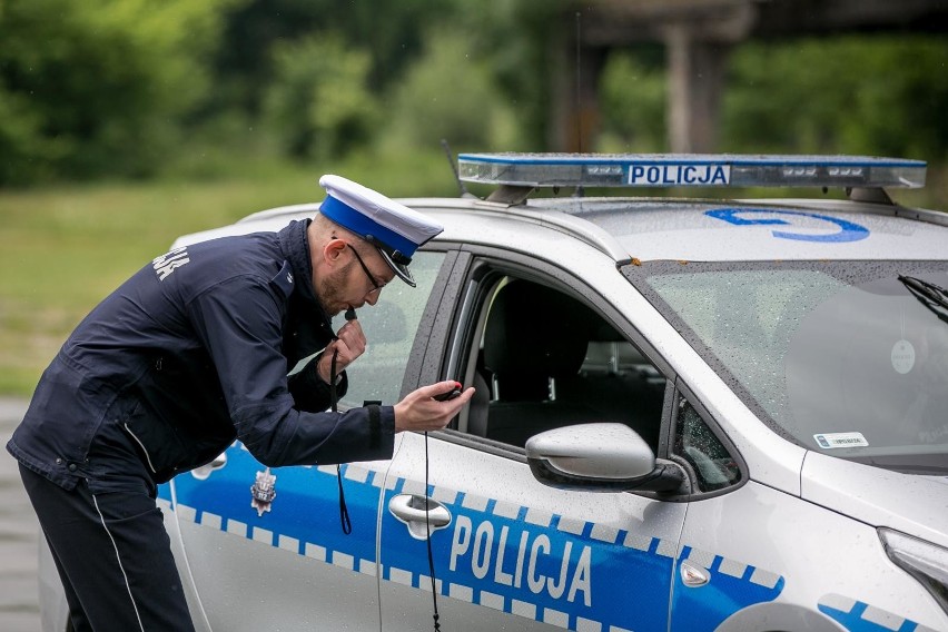 Co czwarte wykroczenie na drodze to korzystanie z telefonu podczas jazdy