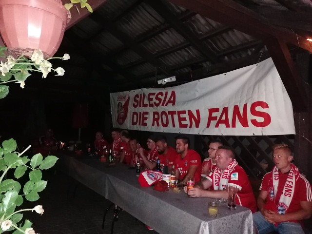 Członkowie śląskiego fan clubu Bayernu wspólnie oglądali finał Ligi Mistrzów Zobacz kolejne zdjęcia. Przesuwaj zdjęcia w prawo - naciśnij strzałkę lub przycisk NASTĘPNE