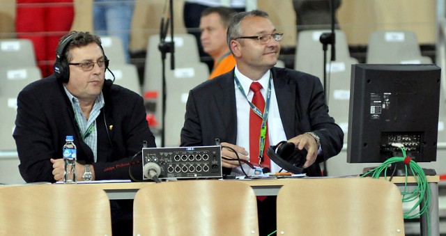 Tomasz Swędrowski (z prawej) i Wojciech Drzyzga. Ten właśnie duet przeprowadzi nas przez zbliżające się mistrzostwa świata siatkarzy.