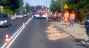 Wypadek w Jakubowicach. Traktor zderzył się z ciężarówką. Jedna osoba ranna