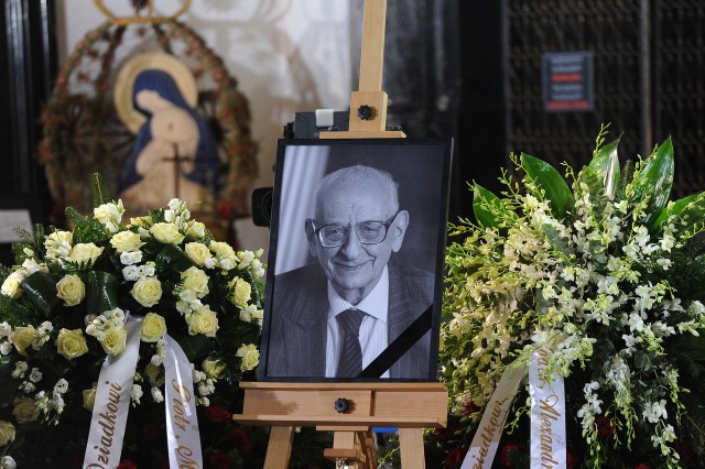 Profesor Bartoszewski zostanie pochowany w Alei Zasłużonych na warszawskich Powązkach Wojskowych.