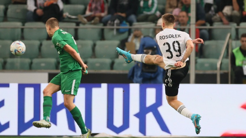 PKO Ekstraklasa. Legia Warszawa na fotelu lidera. Bramka Rosołka ozdobą meczu