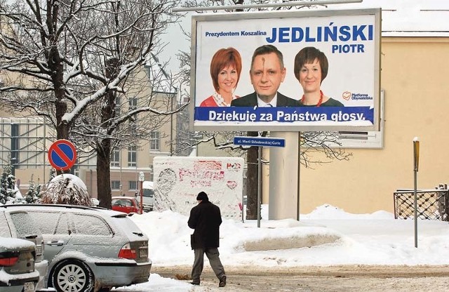 Jeżeli plakaty będą wisiały po 5 stycznia, wówczas ich sprzątaniem zajmie się miasto, a kosztami obciąży komitet wyborczy. 