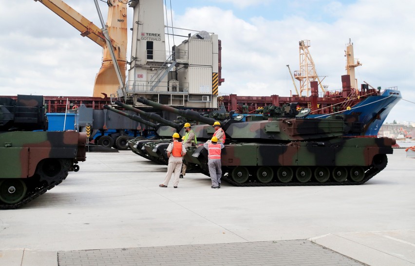 Czołgi, które dziś wyładowano w Szczecinie, były używane...
