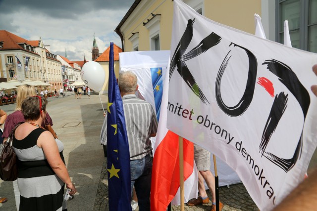 Aktywiści KOD twierdzą, że są niewinni. Jak mówią, protestowali przeciwko angażowaniu państwowych instytucji w kampanię wyborczą.