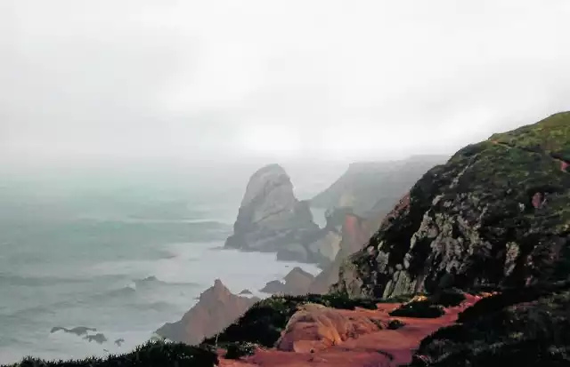 Do tragedii doszło na tym portugalskim przylądku Cabo da Roca. Niektóre znajdujące się tutaj klify są nawet ponad 100 metrów nad poziomem morza. Turyści muszą zachować ostrożność.