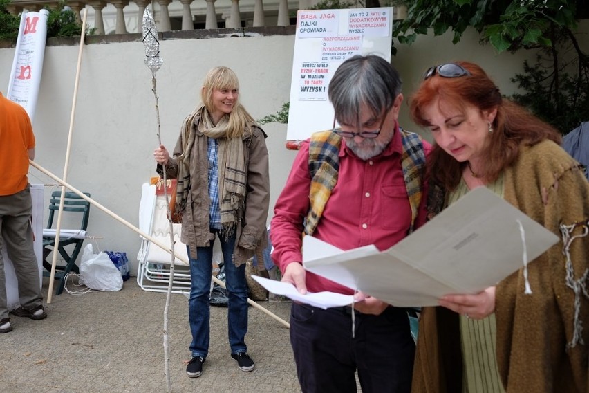 Protest pracowników instytucji kultury na placu Wolności