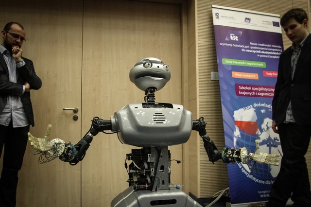 Prezentacja robotów społecznych odbyła się w ramach Dni Otwartych Drzwi Projektu pt. "UR&#8211;nowoczesność i przyszłość regionu&#8221;.