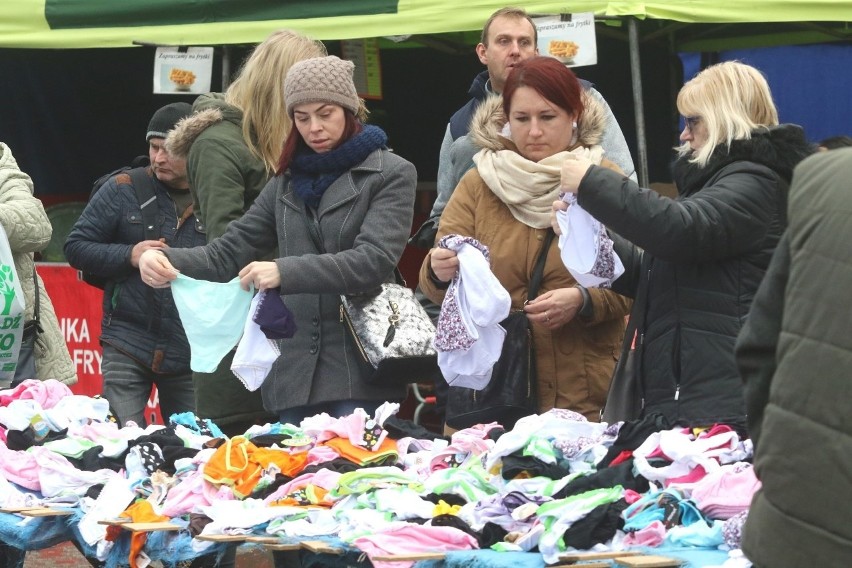 Targ na Świebodzkim. Obraz nędzy i rozpaczy. To ma być europejska metropolia?