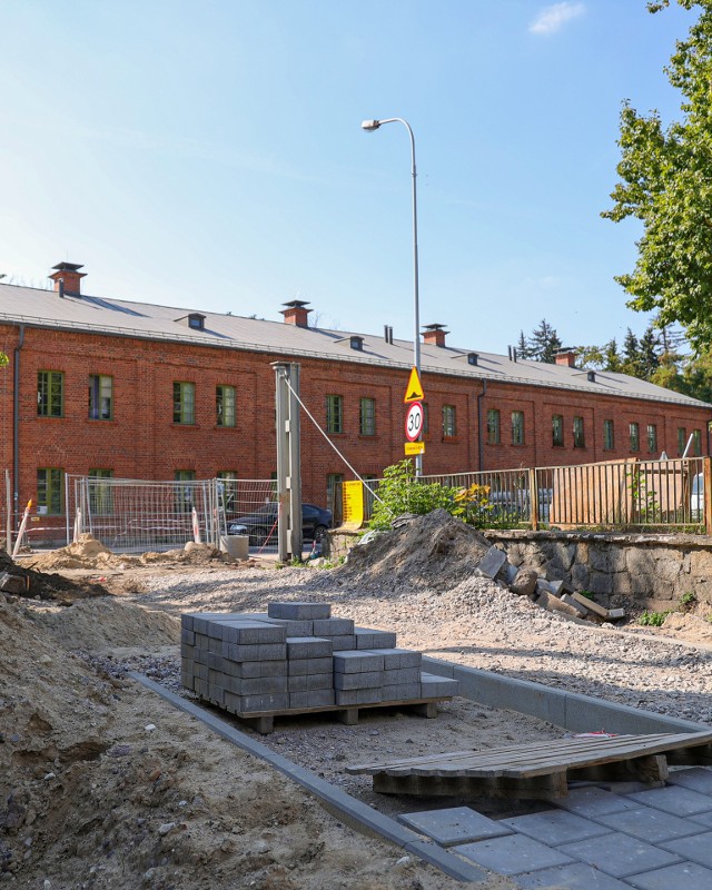 Nowa droga dla rowerzystów na Księżym Młynie w Łodzi będzie przebiegała w śladzie dawnej kolei z czasów imperium Karola Scheiblera.