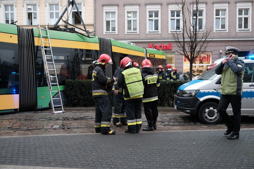 Marcinkowskiego: Groźny wypadek w centrum. Tramwaj wbił się...