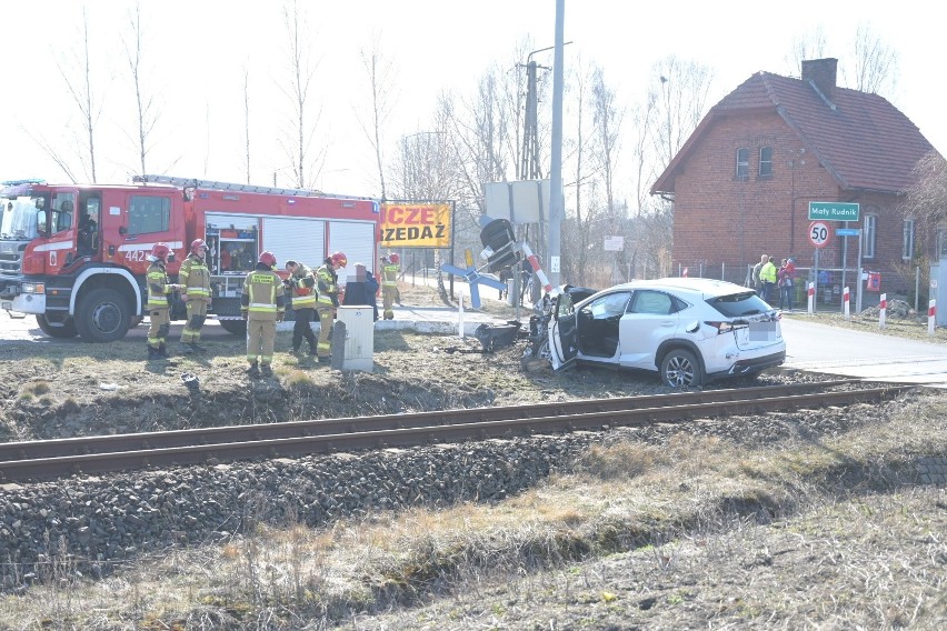 Wypadek samochodu z pociągiem pod Grudziądzem