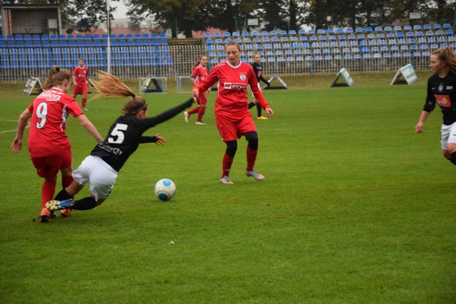 TKKF Stilon Gorzów (na czerwono) uległ Medykowi II Konin 0:3.