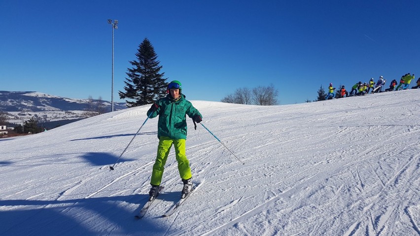 Uczniowie jeździli na nartach na stokach Małego i Wielkiego...