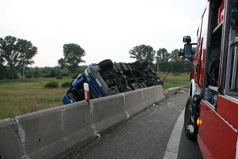 Wypadek ciezarówki na weLle autostrady A4 w Prądach....
