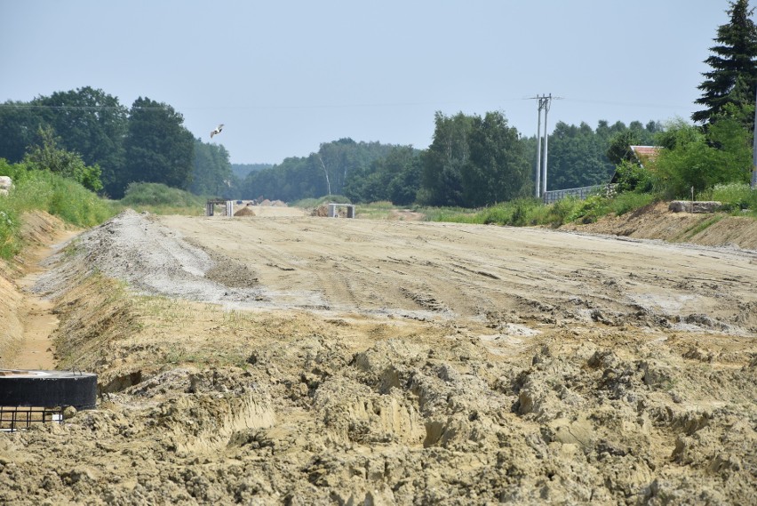 Dąbrowa Tarnowska. Skutki podtopień już usunięte, a na budowie obwodnicy trwają prace [ZDJĘCIA]