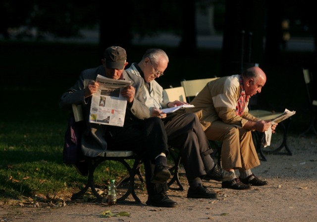 Emerytura 2021. Emeryci w 2021 roku dostaną więcej pieniędzy, ale podwyżki nie zadowolą wszystkich. Na co mogą liczyć seniorzy w przyszłym roku?Najważniejsze informacje o waloryzacji emerytur w 2021 roku na kolejnych stronach ---->