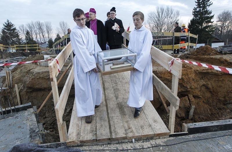 W środę w Markowej wmurowano kamień węgielny pod budowę...