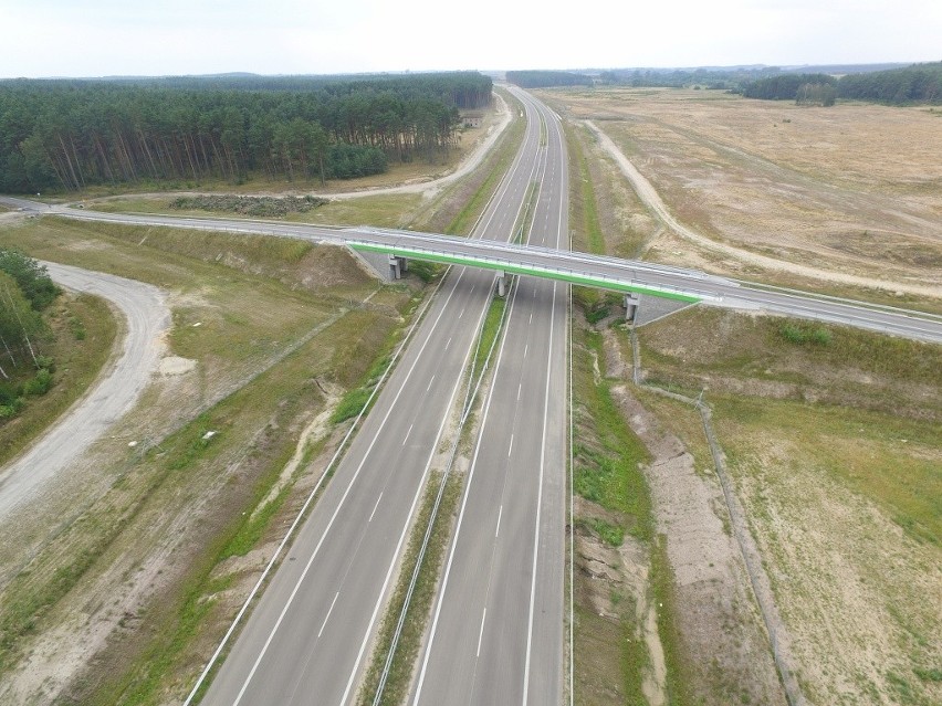 Jak przebiegają prace przy budowie drogi S6 na odcinku...