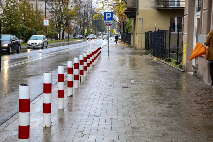 Kraków. Buble i absurdy w strefie parkowania [ZDJĘCIA]