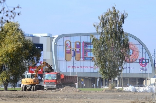 Wokół budynku Poznań City Center trwają ostatnie prace przed otwarciem galerii handlowej.