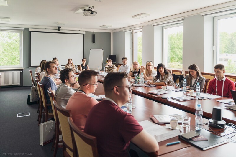 Ponad 20 zagranicznych studentów uczestniczy w Polsko-Europejskiej Szkole Prawa na UwB