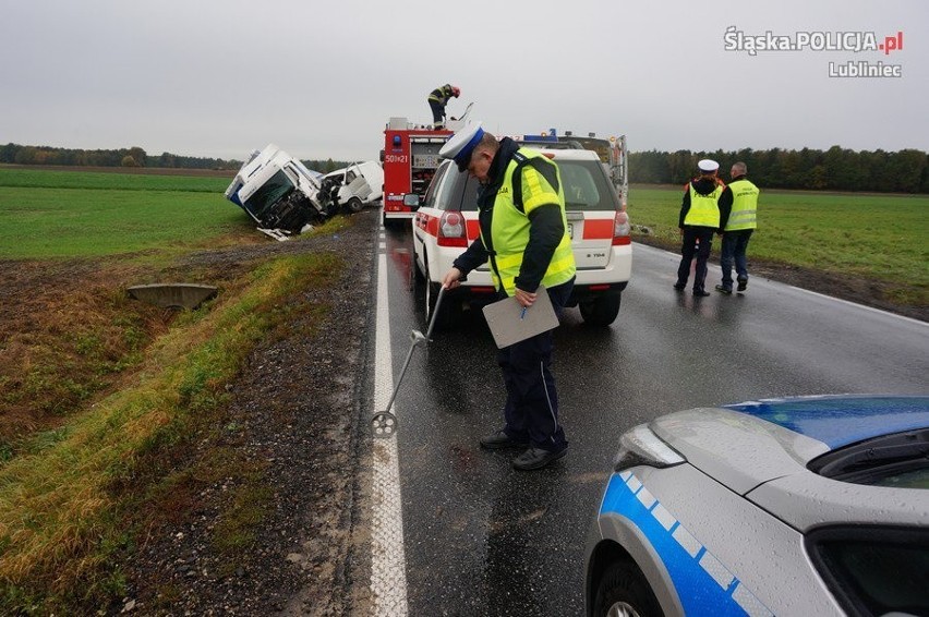 Wypadek w Glinicy. TiR uderzył w busa