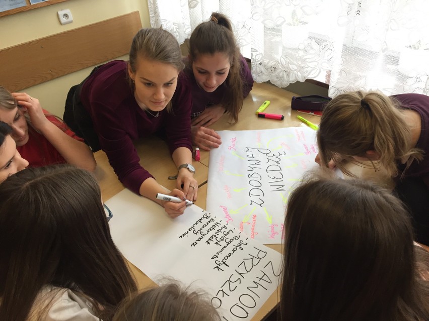 "Światowy Tydzień Pieniądza" - uczniowie z jędrzejowskiego "Konarskiego" wzięli udział w międzynarodowej kampanii Global Money Week