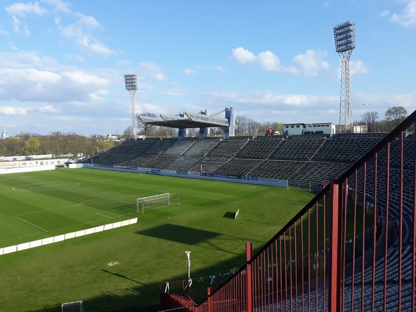 To już trzecia Wielkanoc na stadionie Pogoni Szczecin. Ogromne zmiany na ZDJĘCIACH