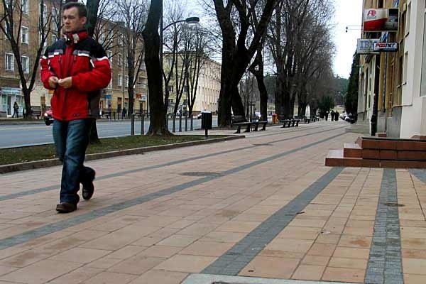 Usterek technicznych na Niepodległości jest dużo. Niesolidna firma ma je usunąć do 30 kwietnia.