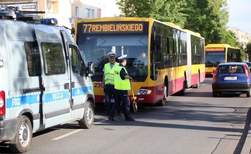 Wypadek na Tatrzańskiej. Pieszy wpadł pod autobus! Gigantyczne KORKI! [zdjęcia]