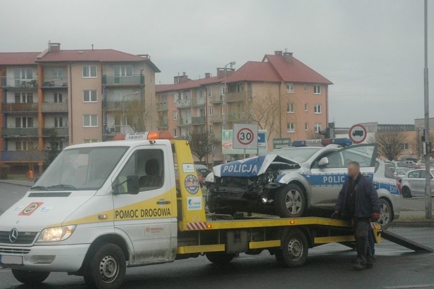 Radiowóz i taksówka zderzyły się w Zielonej Górze (zdjęcia Czytelnika)