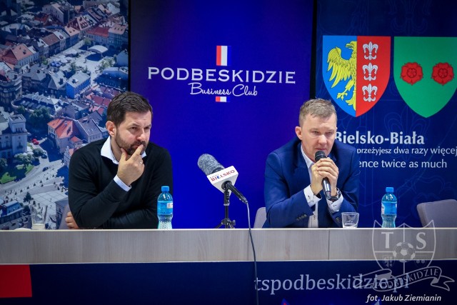 Prezes Bogdan Kłys (z prawej) i dyrektor sportowy Andrzej Rybarski mają ambitne plany na rozwój Podbeskidzia