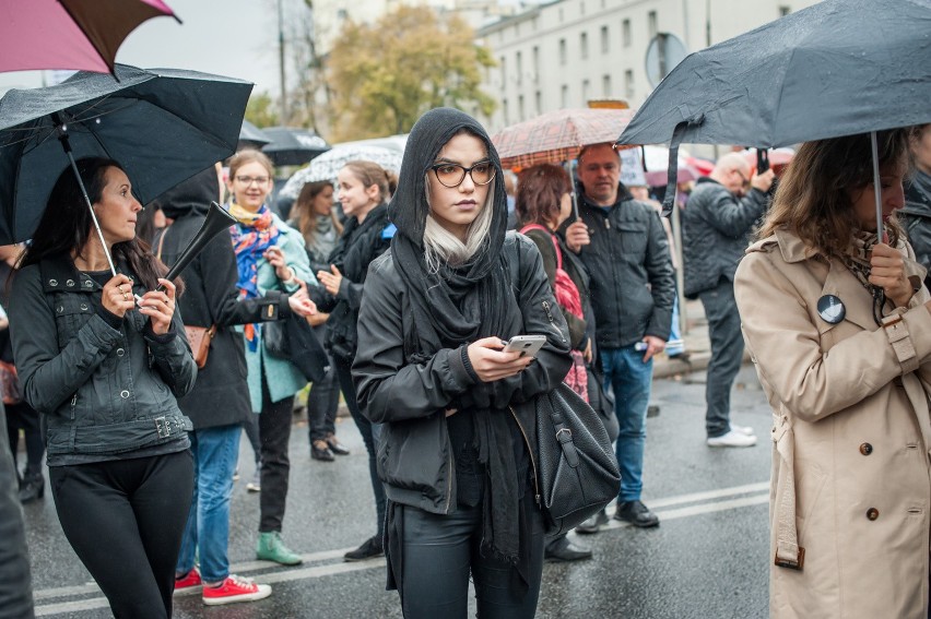 W poniedziałek na ulice wielu miast Polski wyszło prawie sto...