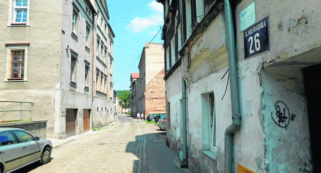 W Wałbrzychu w ostatnich latach odnowiono wiele dróg i kamienic, ale wciąż jest sporo takich miejsc jak ulica Młynarska