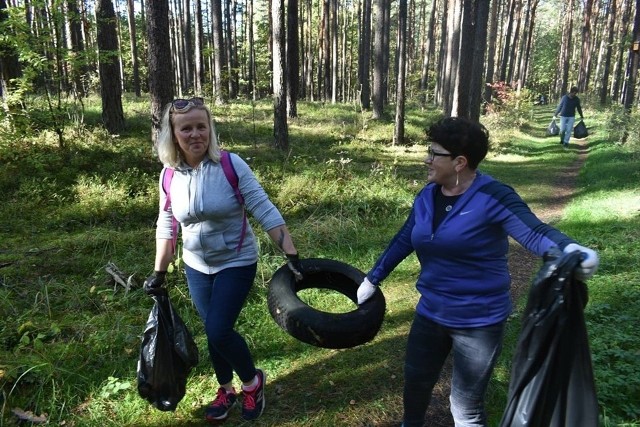 Team Ozimek w akcji. Miłośnicy sportu wzięli się za sprzątanie swojej okolicy. fot. Team Ozimek