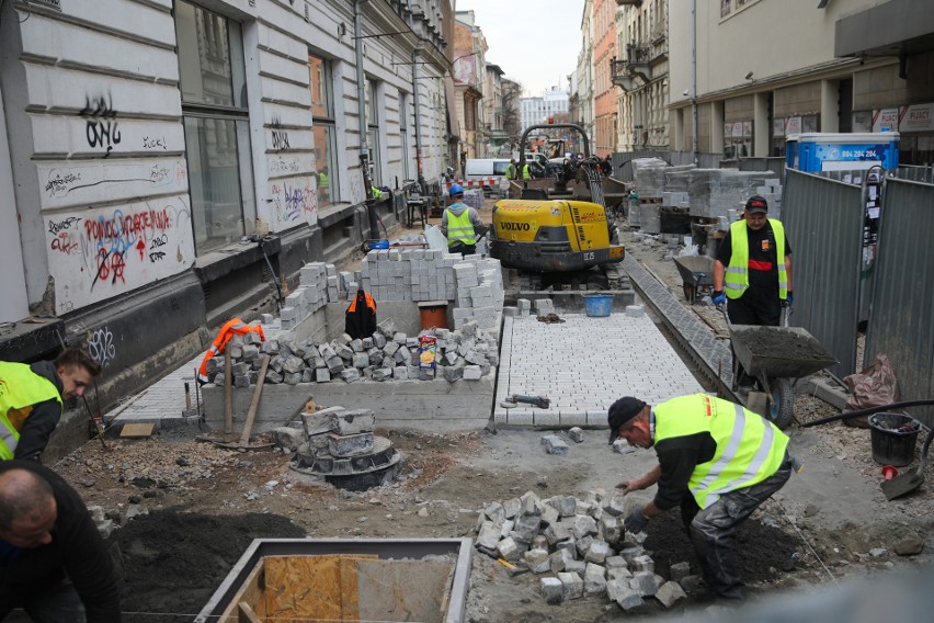 Kraków. Ostatnie prace przy realizacji zielonej ul. Krupniczej