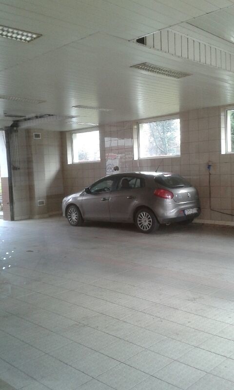 Poseł Sanocki zaparkował swoje auto w miejscu, gdzie mogą stać tylko karetki. 