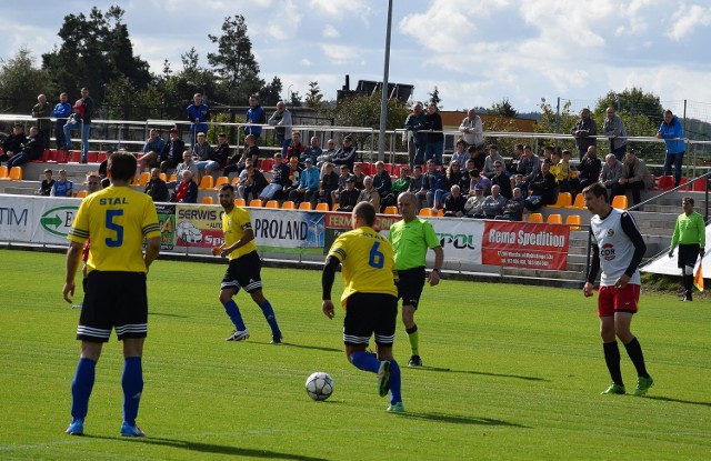 Start Miastko rozgromił Stal Jezierzyce.