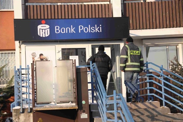 Policja szuka mężczyzny, który napadł na bank PKO BP na Zaodrzu w Opolu.