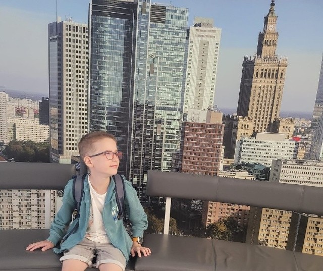 Kacper Teszner z Włocławka wygrał walkę z rakiem. Chłopiec wciąż wymaga specjalistycznego leczenia, czeka go także operacja oczu. Zobaczcie zdjęcia Kacpra z ostatnich kilkunastu miesięcy.