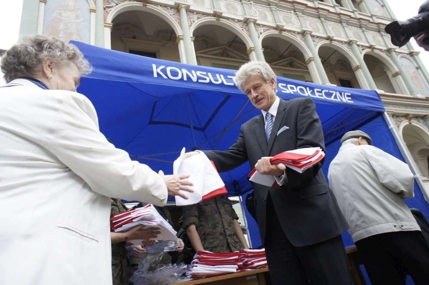 Gigantyczna kolejka na Starym Rynku. Prezydent rozdawał...