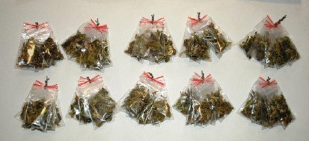Przy zatrzymanych znaleziono 30 gramów marihuany.