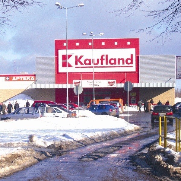 Jak bumerang co pewien czas powraca temat sprzedaży działki w Hajnówce, na której został wybudowany supermarket