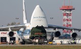 Lądowanie potężnego Rusłana AN - 124 na lotnisku w Jasionce. Przyleciał po helikoptery z Mielca [ZDJĘCIA]